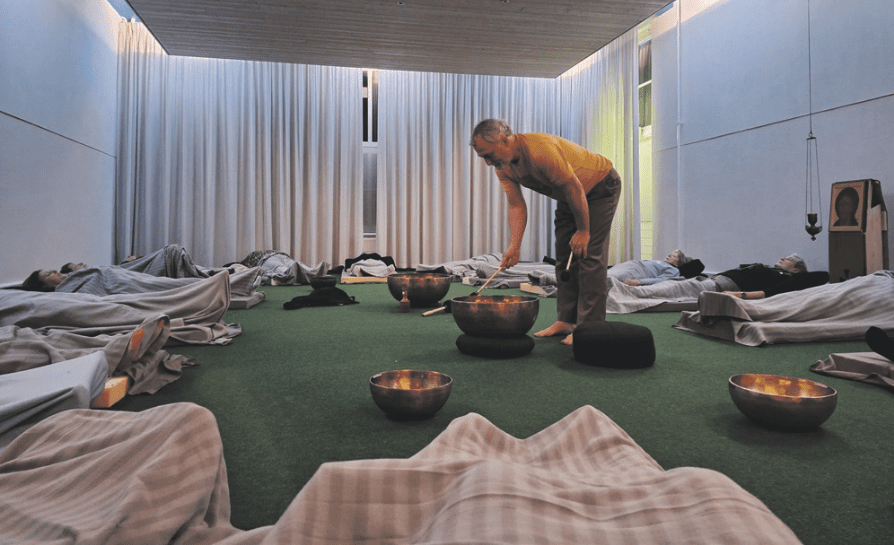 Een blik op onze sociale projecten: Rust, inspiratie en verbinding voor mantelzorgers